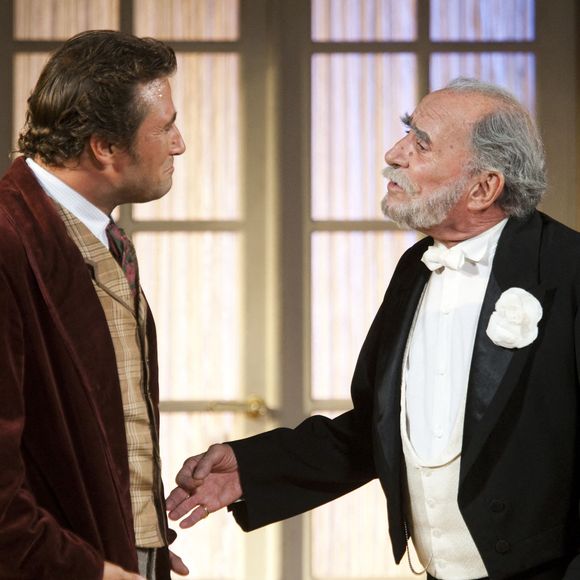 Archives - Claude Brasseur et son fils Alexandre Brasseur dans la pièce "Mon père avait raison" lors du Festival de Ramatuelle. Le 1er août 2009
© Cyril Bruneau / Festival de Ramatuelle / Bestimage