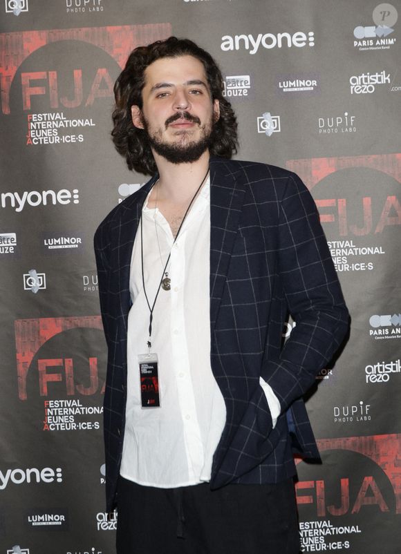 "Ils feront ce qu'ils veulent, ils feront ce qu'ils peuvent surtout, a-t-elle confié, explicitant ce qu'elle attend surtout d'eux deux. Ce qui est important c'est qu'ils fassent." 

Vincent Zulawski (fils de Sophie Marceau) - 2ème édition du Festival International des Jeunes Acteurs et Actrices (FIJA) au cinéma UGC Bercy à Paris le 11 avril 2025.
© Coadic Guirec / Bestimage
