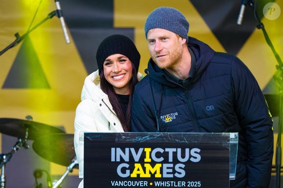Le prince Harry, duc de Sussex et Meghan Markle, duchesse de Sussex, assistent à un match de basketball en fauteuil lors des "Invictus Games Vancouver Whistler 2025" à Vancouver, le 9 février 2025. © Backgrid USA / Bestimage