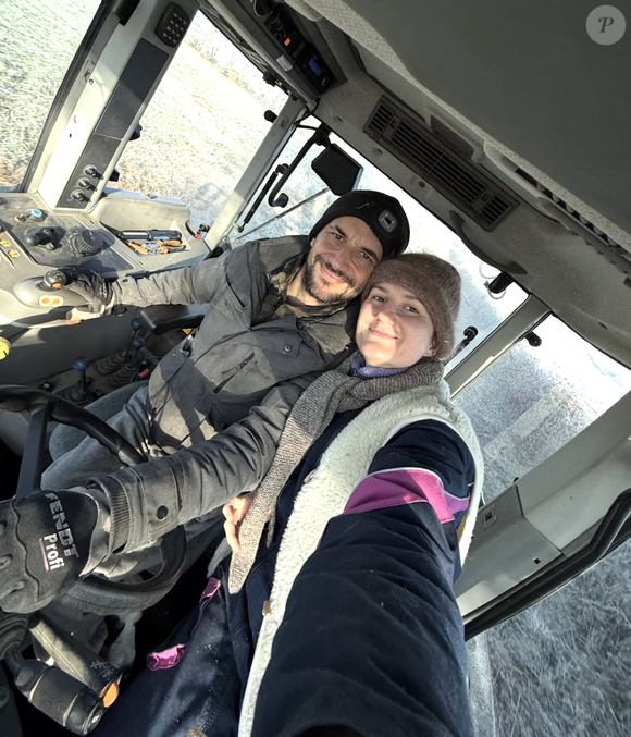 Mardi 6 janvier, ils ont d'ailleurs annoncé une mauvaise nouvelle à leurs abonnés. Le couple a confirmé qu’il ne participera pas au Salon de l’Agriculture, même comme simples visiteurs.

Florian et Lola, participants de la saison 15 de "L'amour est dans le pré" - Capture Instagram @florianetlola