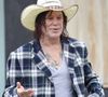 Mickey Rourke se retrouve dans une situation délicate.

Mickey Rourke, 71 ans, a été aperçu déjeunant au Caffe Roma à Beverly Hills avec quelques amis.  La star de Sin City a associé son ensemble éclectique à un Cowboy et à des colliers en argent.



Sur la photo : Mickey Rourke