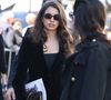 La famille avait formulé en amont des demandes précises pour le bon déroulement de l’hommage.

Shana Chasman, fille de la défunte - Arrivées aux obsèques de Nadia Farès en l'église Saint-Jean-de-Montmartre à Paris, le 24 avril 2026. N.Farès est décédée le 17 avril 2026 quelques jours après un "incident cardiaque" survenu le 12 avril 2026 dans la piscine du complexe sportif, Blanche (9ème).