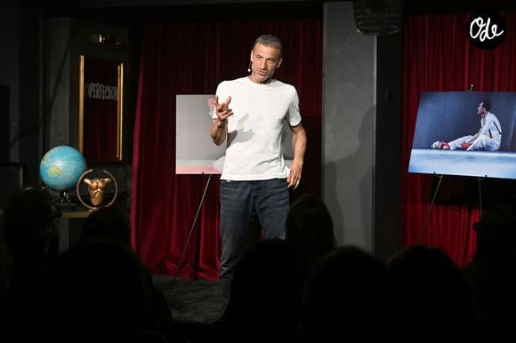 Exclusif - Christophe Pinna, l'ancien professeur de sport de la Star Academy et champion du monde de Karaté, était sur les planches, à Nice, au Carré d'Or, le 8 avril 2026, pour un seul en scène, où il a fait partager au public son parcours, sa maladie, ses doutes, ses peines et aujourd'hui ses espoirs. © Bruno Bebert/Bestimage