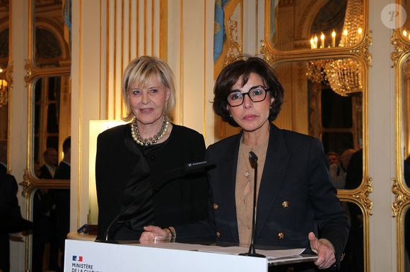 Chantal Ladesou, Rachida Dati - Rachida Dati remet à Chantal Ladesou les insignes de Chevalier de la Légion d'Honneur au ministère de la Culture à Paris le 2 février 2026.

© Philippe Baldini / Bestimage