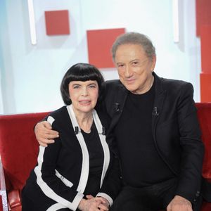 Exclusif - Mireille Mathieu et Michel Drucker - Enregistrement de l'émission "Vivement dimanche" aux studios Rive Gauche, présentée par M.Drucker et diffusée le 5 octobre 2025 sur France. @Guillaume Gaffiot/Bestimage