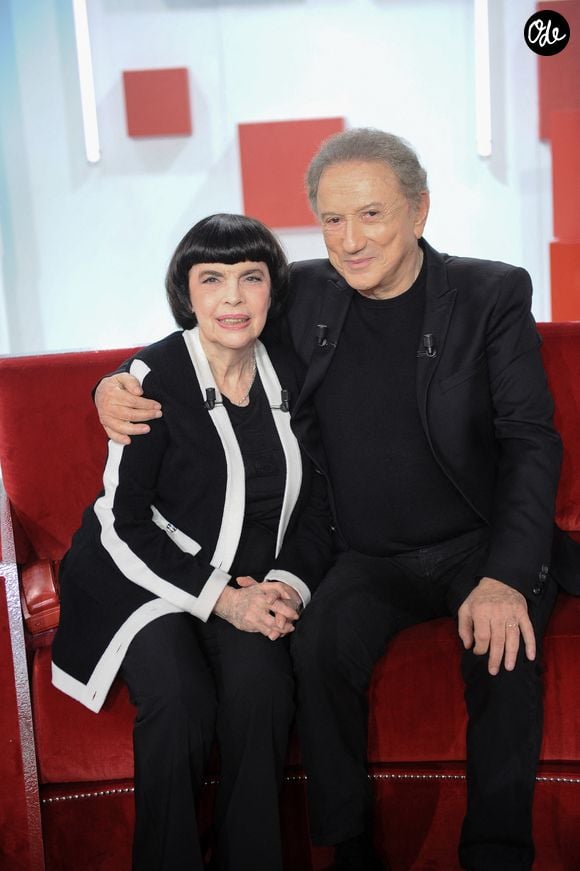 Exclusif - Mireille Mathieu et Michel Drucker - Enregistrement de l'émission "Vivement dimanche" aux studios Rive Gauche, présentée par M.Drucker et diffusée le 5 octobre 2025 sur France. @Guillaume Gaffiot/Bestimage