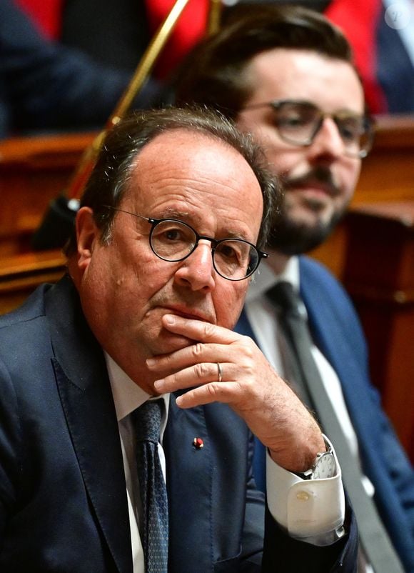 François Hollande lors d'une séance de questions au gouvernement à l'Assemblée nationale à Paris, France, le 8 avril 2025. © Christian Liewig / Bestimage