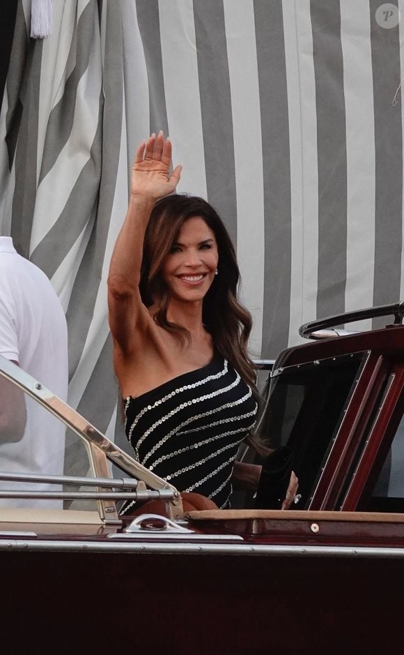 Venise, ITALIE - Jeff Bezos et sa fiancée Lauren Sánchez ont été aperçus arrivant en bateau pour un élégant dîner précédant leur mariage, en compagnie de Diane von Fürstenberg et Barry Diller, dans le somptueux Palazzo Brandolini. Le couple a fait une entrée remarquée, tout en style, à la veille des festivités. Le 26 juin 2025. Backgrid UK/ Bestimage

Sur la photo : Jeff Bezos, Lauren Sánchez