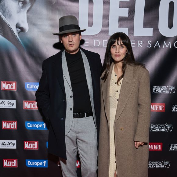 Le prénom de sa fille rend hommage à Romy Schneider, icône du cinéma et compagne de son père.

Alain-Fabien Delon et Laura Bensadoun au photocall de la soirée Ciné-concert symphonique "Alain Delon, le dernier Samouraï" au Palais des congrès à Paris le 8 novembre 2024 le jour de son anniversaire.
© Jacovides / Moreau / Bestimage
