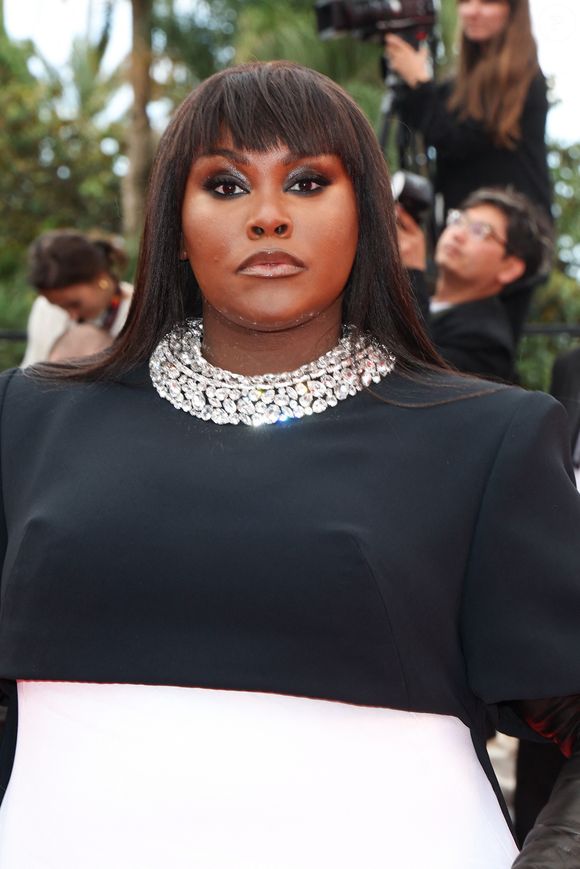 Elle se dit prête à engager une action en justice pour défendre ses droits d’auteur.

Yseult - Montée des marches du film « Nouvelle vague » lors du 78ème Festival International du Film de Cannes, au Palais des Festivals à Cannes. Le 17 mai 2025
© Jacovides-Moreau / Bestimage