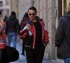 Nusret Gokce (salt bae) à la sortie du bar "Cova" avec une mystérieuse inconnue, qui porte un pull de noël à son effigie, dans les rues de Milan, Italie, le 29 janvier 2020.