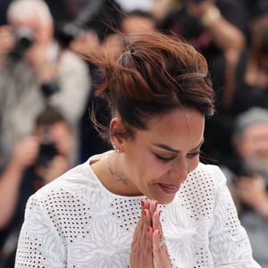 Théma - Cheveux au vent à Cannes - Amel Bent au photocall du film "Ma Frère" lors du 78ème Festival International du Film de Cannes, au Palais des Festivals à Cannes, France, le 22 mai 2025. © Jacovides-Moreau/Bestimage