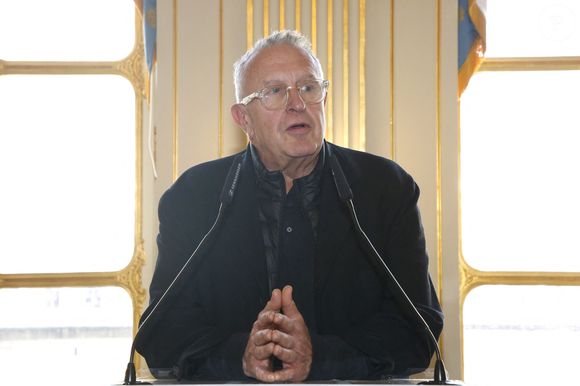 Qui annonce son départ du service public 

Exclusif - Michel Field - Réception en l’honneur des nommés aux Molières au Ministère de la Culture à Paris, France, le 25 Avril 2024. La cérémonie récompensant le monde du théâtre aura lieu le 6 mai 2024 aux Folies Bergère. 
© Bertrand Rindoff / Bestimage