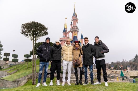 Zinédine Zidane avec sa femme Véronique et leurs fils Enzo Zidane, Luca Zidane, Elyaz Zidane, Théo Zidane - People au 30ème anniversaire du parc d'attractions Disneyland Paris à Marne-la-Vallée le 5 mars 2022. © Disney via Bestimage