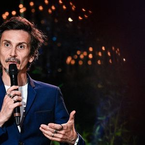 Arnaud TSAMERE, humoriste français, lors de la cérémonie de remise des prix de la saison 2024/2025 de l'Arkema Première Ligue au Pavillon Dauphine, le 28 avril 2025 à Paris, en France. Photo de Sandra Ruhaut/Icon Sport/ABACAPRESS.COM