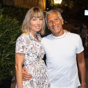 Exclusif - Nagui et sa femme Mélanie Page lors du spectacle "Les gros patinent bien" au théâtre de Verdure lors du 41ème Festival de Ramatuelle ( qui fête ses 40 ans) le 10 août 2025. © Cyril Bruneau / Bestimage