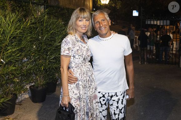 Exclusif - Nagui et sa femme Mélanie Page lors du spectacle "Les gros patinent bien" au théâtre de Verdure lors du 41ème Festival de Ramatuelle ( qui fête ses 40 ans) le 10 août 2025. © Cyril Bruneau / Bestimage