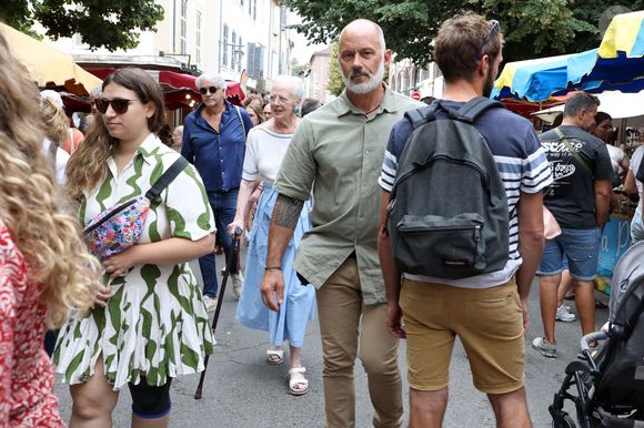 La reine Margrethe II de Danemark se rend comme tous les ans au marché de Cahors le 17 août 2024.
© Jean-Marc Lhomer / Bestimage