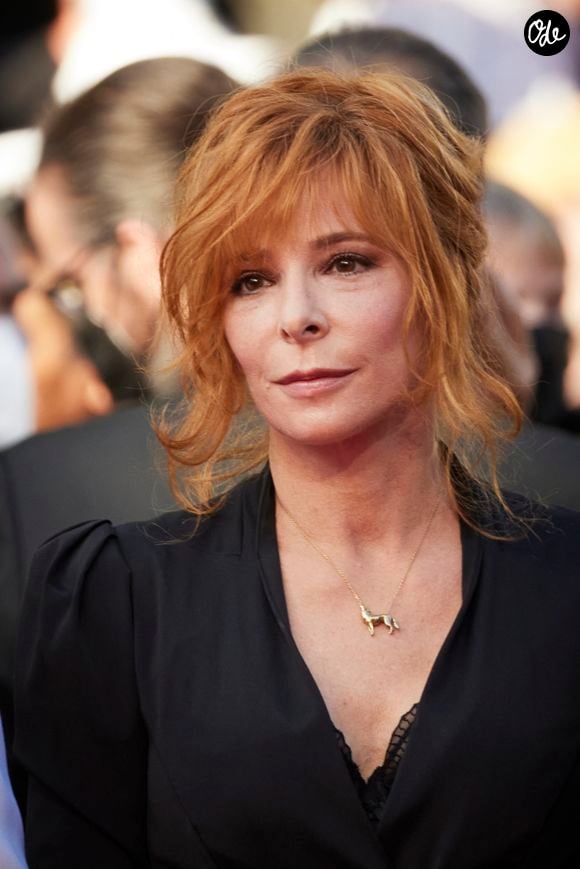 Mylène Farmer - Montée des marches du film "OSS 117 : Alerte rouge en Afrique Noire" lors du 74ème Festival International du Film de Cannes, le 17 juillet 2021.

© Borde-Jacovides-Moreau / Bestimage