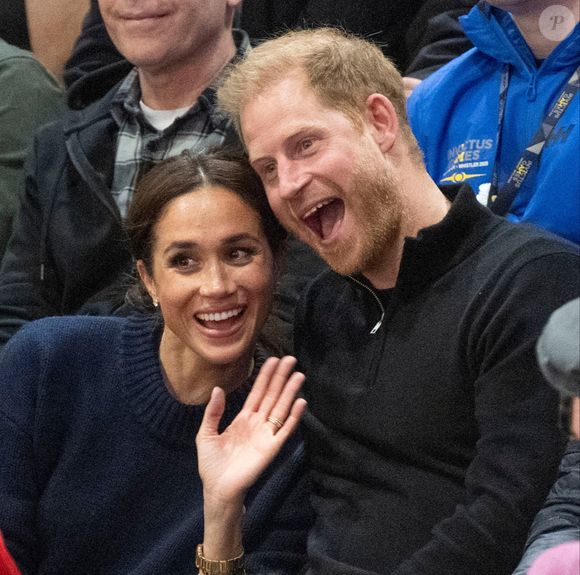 Il a confirmé avoir offert une photo encadrée de ses enfants à son père.

Le prince Harry, le duc de Sussex, Meghan la duchesse de Sussex assistent à une partie de basket-ball en fauteuil roulant au Centre des congrès de Vancouver pendant les Jeux Invictus 2025 à Vancouver, Canada, le 9 février 2025. © Hussein Zak/Splash News/ABACA