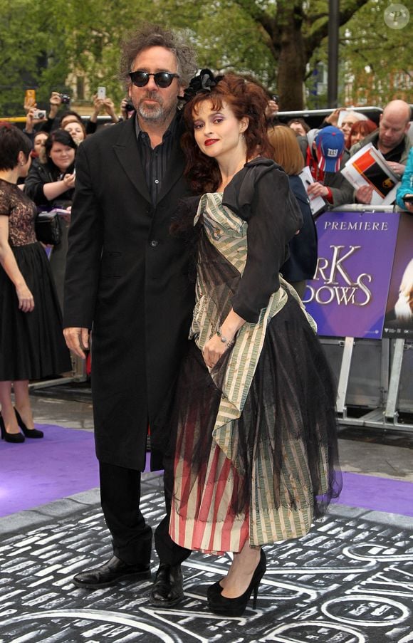 Comme Lisa Marie, il la fera tourner dans ses films : "Big Fish", "Charlie et la chocolaterie", "Sweeney Todd", "Alice au pays des merveilles" et "Dark Shadows"


 Tim Burton et Helena Bonham Carter lors de la première européenne de 'Dark Shadows' à l'Empire Cinema à Leicester Square le mercredi 9 mai 2012. ©/PCN/ABACAPRESS.COM