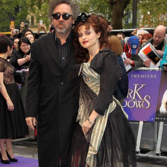 Comme Lisa Marie, il la fera tourner dans ses films : "Big Fish", "Charlie et la chocolaterie", "Sweeney Todd", "Alice au pays des merveilles" et "Dark Shadows"


 Tim Burton et Helena Bonham Carter lors de la première européenne de 'Dark Shadows' à l'Empire Cinema à Leicester Square le mercredi 9 mai 2012. ©/PCN/ABACAPRESS.COM