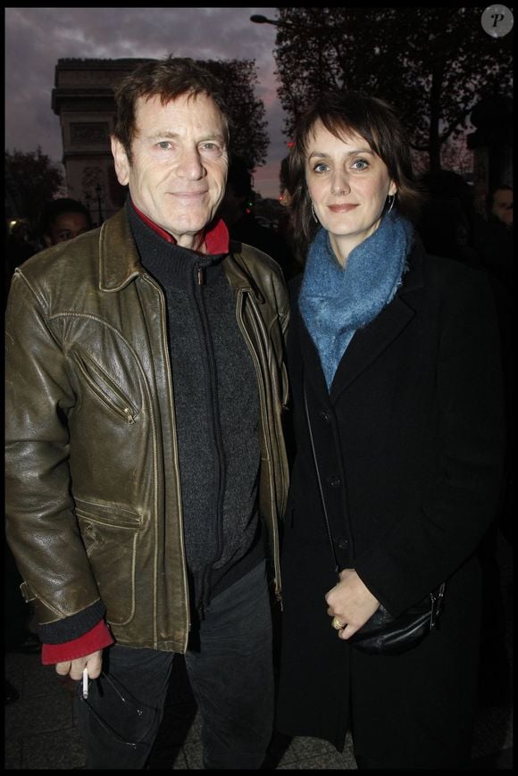 Tchéky Karyo et sa compagne Valérie Kéruzoré à l'avant-première du film Les Lyonnais le 27 novembre 2011
Bestimage