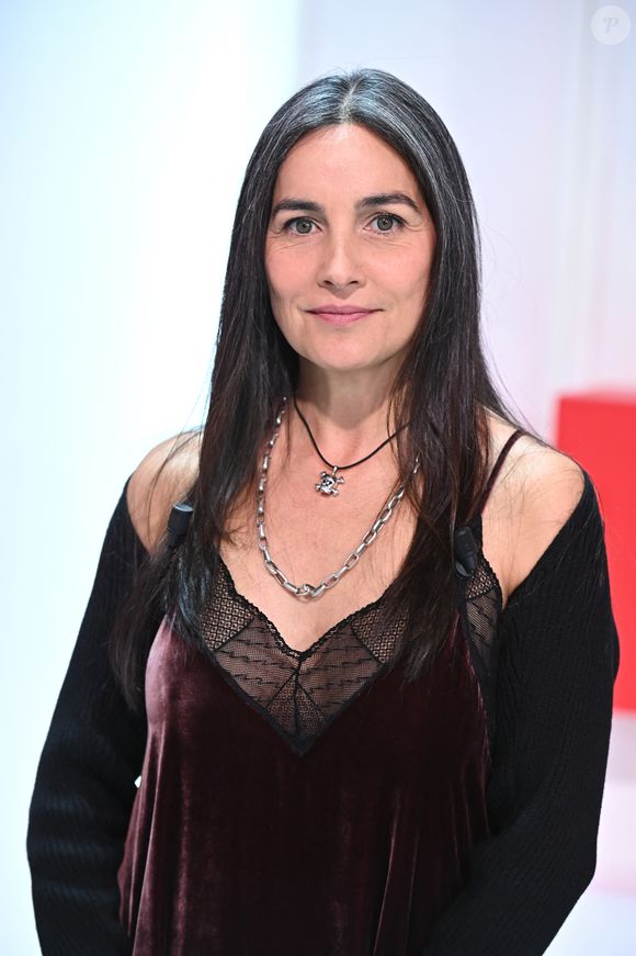 Au cœur de cette marque : la Rosa Mosqueta, ou Rose Musquée en français.

Exclusif - Azucena Caamaño Pagny - Enregistrement de l'émisssion Vivement dimanche au studio Gabriel, présentée par Michel Drucker . Diffusion sur France 2 le 21 Novembre 2021 . © Guillaume Gaffiot / Bestimage