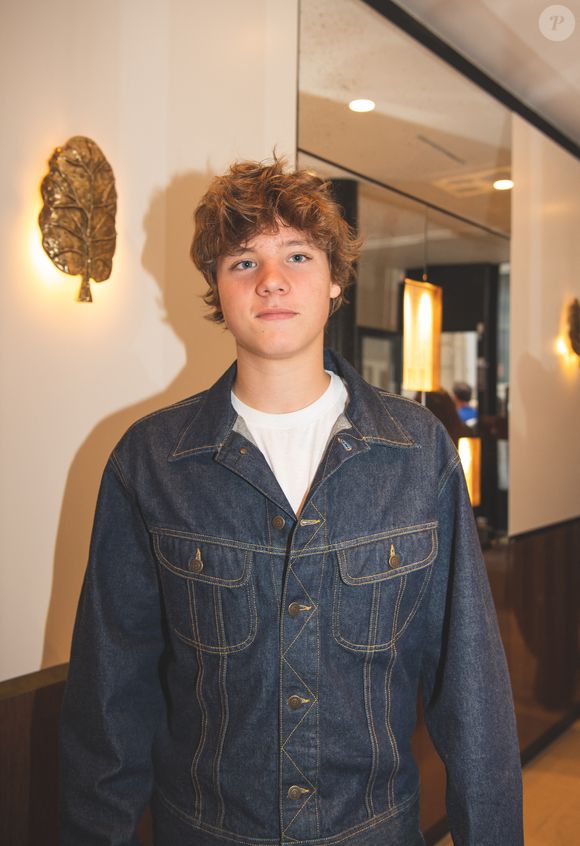 Roman, 18 ans, est l'un des enfants qu'elle a eus avec Marc Lavoine.

Exclusif - Roman au lancement de la collaboration entre Stone Paris et Thea Jewelry à Paris, le 24 mai 2023.

Photo : Sam Delpech / Bestimage