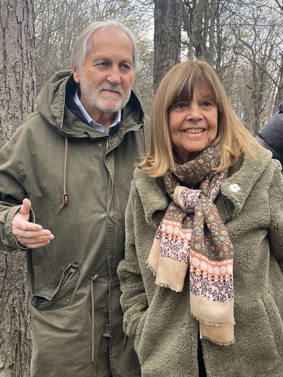 Chantal Goya et son mari Jean-Jacques Debout - Arrivées à l'enregistrement de l'émission "Vivement Dimanche" au studio Gabriel à Paris, France, le 30 novembre 2022, présentée par M. Drucker et diffusée le 11 décembre 2022 sur France 3. © Christophe Clovis/Bestimage