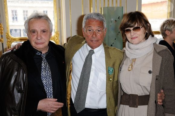 Jean-Marie Perier (ici avec Michel Sardou) reçoit la médaille d'Officier Dans L'Ordre National Des Arts Et Lettres des mains du ministre français de la Culture Frédéric Mitterrand lors d'une cérémonie qui s'est tenue au siège du ministère de la Culture, à Paris, France, le 8 février 2012. Photo by ABACAPRESS.COM