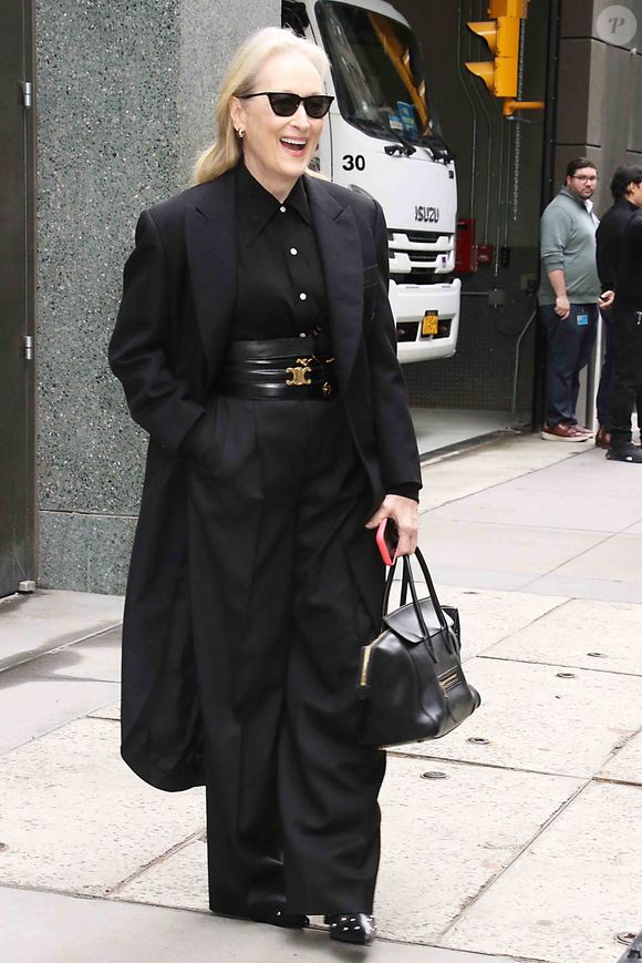 NEW YORK, NY- A[PRIL 20 : Meryl Steep sort des studios ABC le. avril 2026 à New York City.