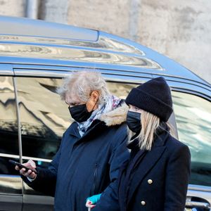 Louis Bertignac et sa femme Laetitia Brichet aux obsèques de Gérard Drouot dans l'église Saint-Jacques du Haut-Pas à Paris, France, le 14 janvier 2022.

AGENCE / BESTIMAGE