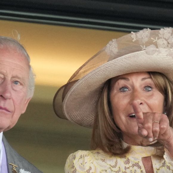 Le roi Charles III d'Angleterre et Carole Middleton - Les royautés assistent à la course hippique Royal Ascot (Jour 2), le 18 juin 2025. © Julien Burton/Bestimage
