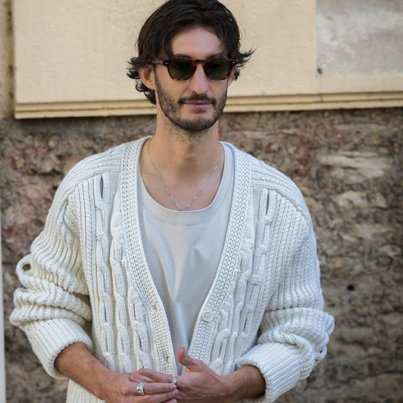 Pierre Niney - Arrivées au défilé Lacoste Collection Femme Prêt-à-Porter Printemps/Eté 2026 lors de la Fashion Week de Paris (PFW) le 5 octobre 2025. © Florian Lavielle/Bestimage