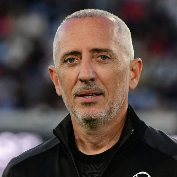 Gad Elmaleh - Célébrités lors du match de gala caritatif entre l'équipe de Nico Capone et celle de Redouane Bougheraba au profit des fondations Théodora et Terres d'espoir en faveur des enfants hospitalisés et des personnes en difficulté au stade de la Tuiliere à Lausanne en Suisse le 6 Septembre 2025. © Romain Doucelin/Bestimage