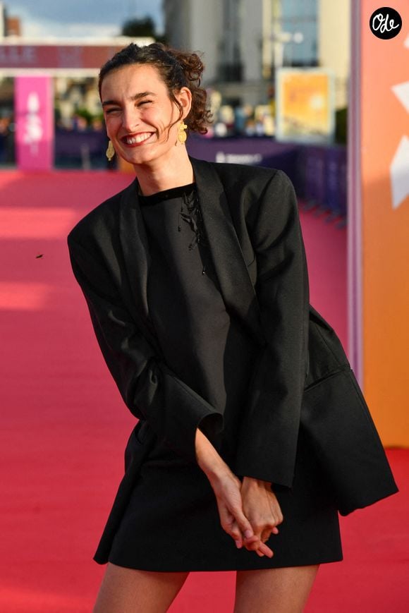 Nine D'Urso assiste à la cérémonie d'ouverture et à la remise du « Deauville Talent Award » à Pamela Anderson lors du 51e Festival du cinéma américain de Deauville, le 5 septembre 2025 à Deauville, en France. Photo : Shootpix/ABACAPRESS.COM