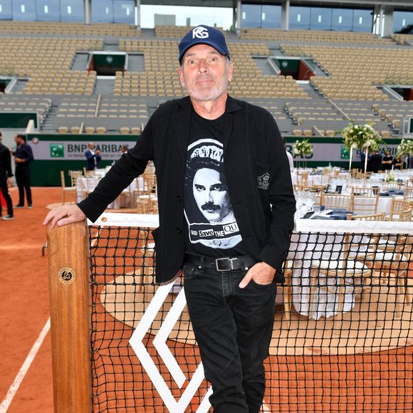Laurent Baffie - 2ème édition du gala "Coeur Central" au profit de Terre d'Impact fonds de dotation de la FFT et de l'association "Fête le Mur "sur le Court Central Philippe Chatrier à Roland Garros, Paris le 28 juin 2023. © Veeren/Bestimage