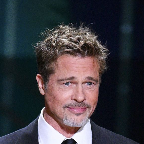 Brad Pitt remet un César d'honneur lors de la 48ème cérémonie des César à l'Olympia à Paris le 24 février 2023.
© JB Autissier / Panoramic / Bestimage