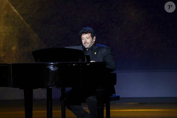 Patrick Bruel lors d'une cérémonie organisée par le Conseil des institutions juives de France (CRIF) en hommage aux victimes des attentats du Hamas du 7 octobre 2023 contre Israël, à l'occasion du premier anniversaire de l'événement, à Paris, le 7 octobre 2024. 

© Jack Tribeca / Bestimage