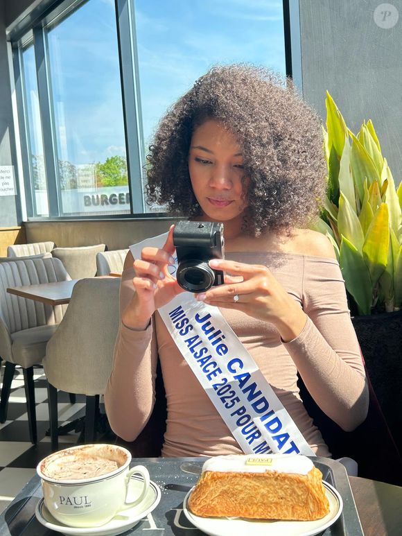 Julie Decroix, Instagram