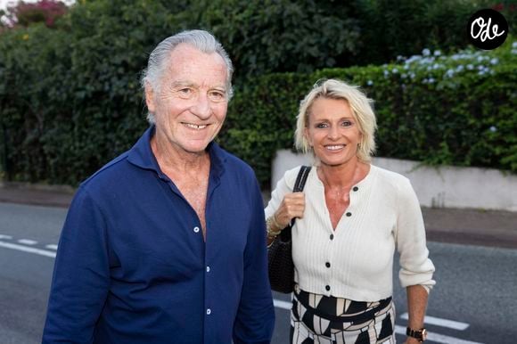 William Leymergie et sa compagne Sophie Davant - Personnalités à la représentation de la pièce de théâtre "Le jour du kiwi" au Théâtre de Verdure lors du 40ème Festival de Ramatuelle, le 6 août 2024.

© Cyril Bruneau / Festival de Ramatuelle / Bestimage