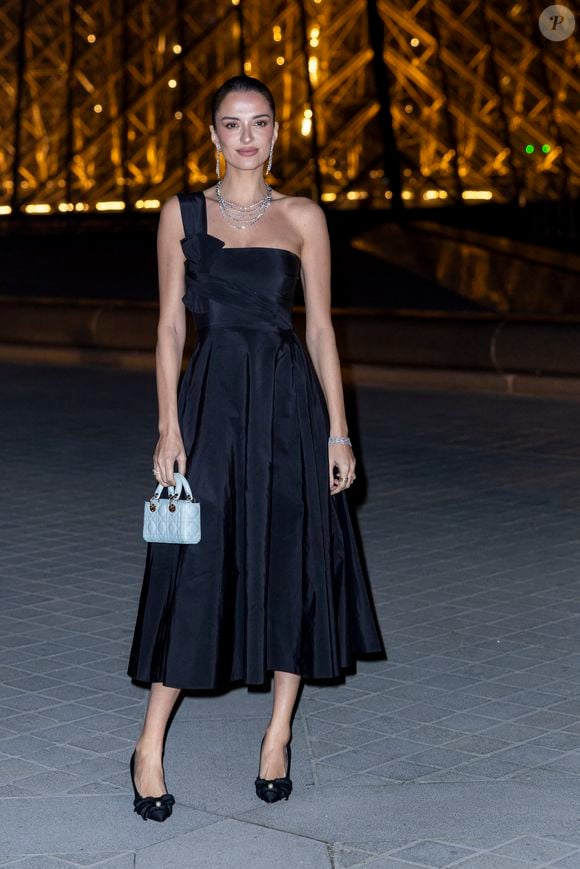 Gabrielle Caunesil - Photo Call du « Le Grand Diner du Louvre « lors de la Fashion Week  à Paris le 5 mars 2025. © Olivier Borde /Bestimage