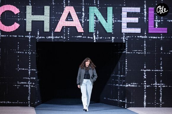 La créatrice de mode Virginie Viard pendant le défilé femme Chanel Automne/Hiver 2022/2023 lors de la Fashion Week de Paris au Grand Palais Ephémère à Paris, France, le 8 mars 2022.

© Olivier Borde/Bestimage