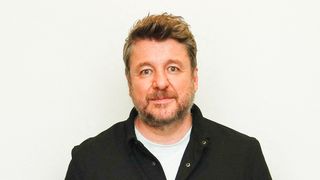 Au lit à 20h30, petites siestes, gainage... L'incroyable hygiène de vie de Bruno Guillon