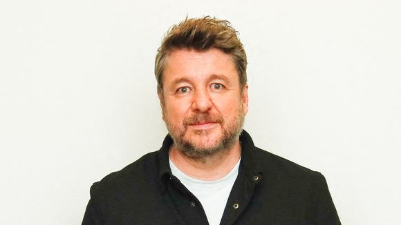 Au lit à 20h30, petites siestes, gainage... L'incroyable hygiène de vie de Bruno Guillon