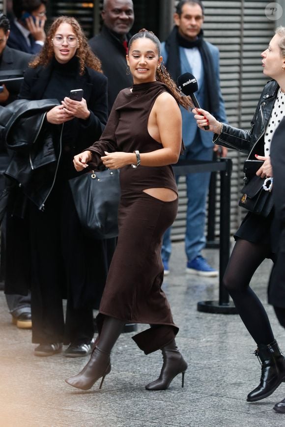 Lena Situations (Lena Mahfouf) - Arrivées au défilé de mode Femmes Printemps/Été 2025 "Courrèges" lors de la fashion week de Paris. Le 25 septembre 2024 © Christophe Clovis / Bestimage