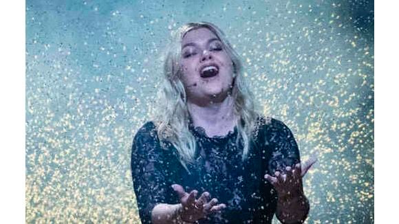 Après d'intenses négociations, combien est payée Louane pour chanter sa chanson "maman" ?