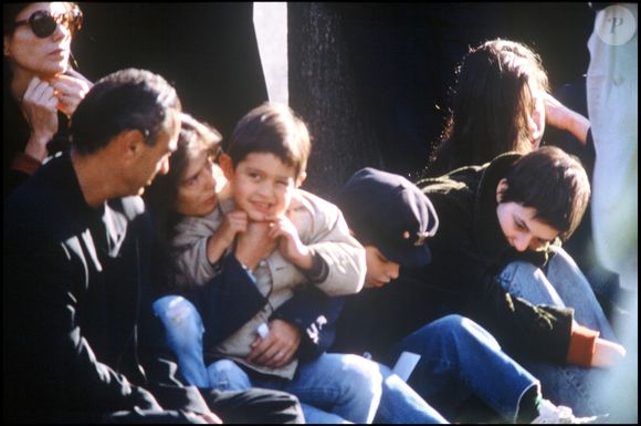 Archives- Bambou, son fils Lucien, Jane Birkin, Charlotte Gainsbourg, Natacha et Paul aux obsèques de Serge Gainsbourg au cimetière Montparnasse le 5 mars 1991. © AGENCE / BESTIMAGE