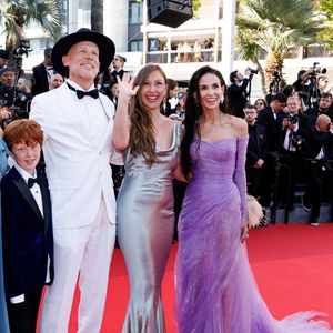Tucker Albrizzi, Josh Tickell, Rebecca Harrell Tickell, Demi Moore - Montée des marches du film " La vie d'une femme " lors du 79ème Festival International du Film de Cannes, le 13 mai 2026. © Jacovides-Moreau / Bestimage